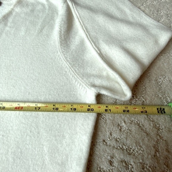 Croft and Barrow woman’s size large v-neck pullover soft sweater light weight. - Picture 8 of 11